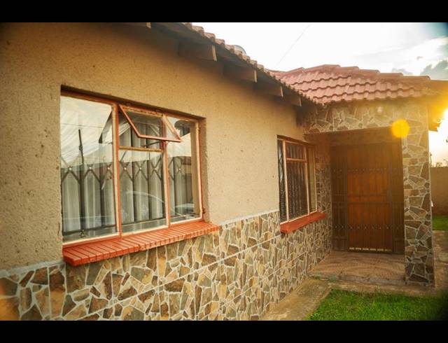 5 BEDROOM HOUSE FOR SALE IN THULANI